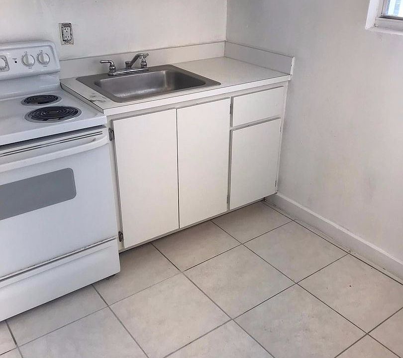 1st image of 1525 NW 1st Pl APT 21