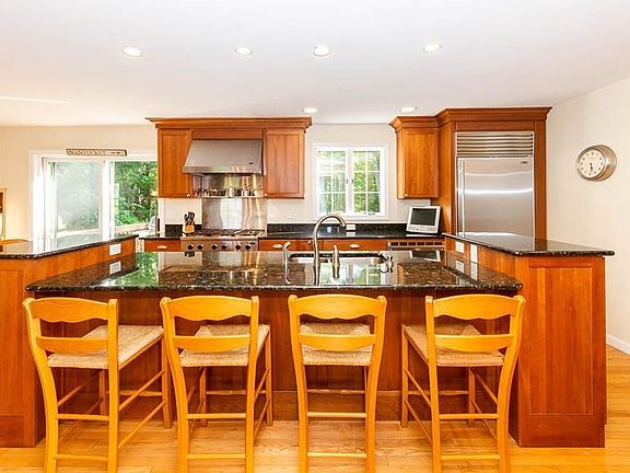 5th image of 12 Barberry Ln