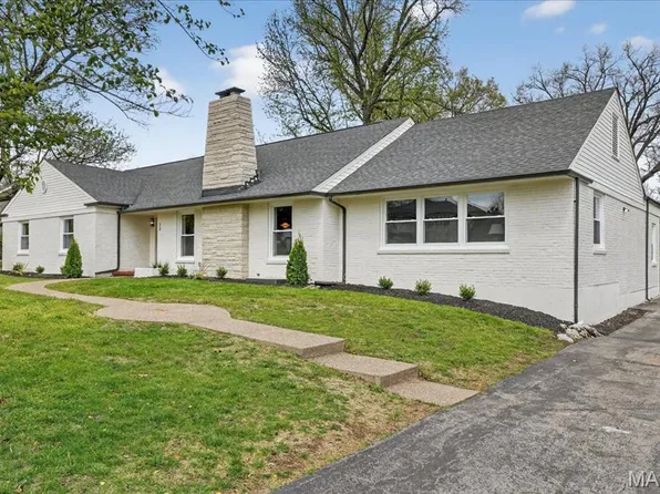 33 Stoneleigh Towers, Saint Louis, MO 63132