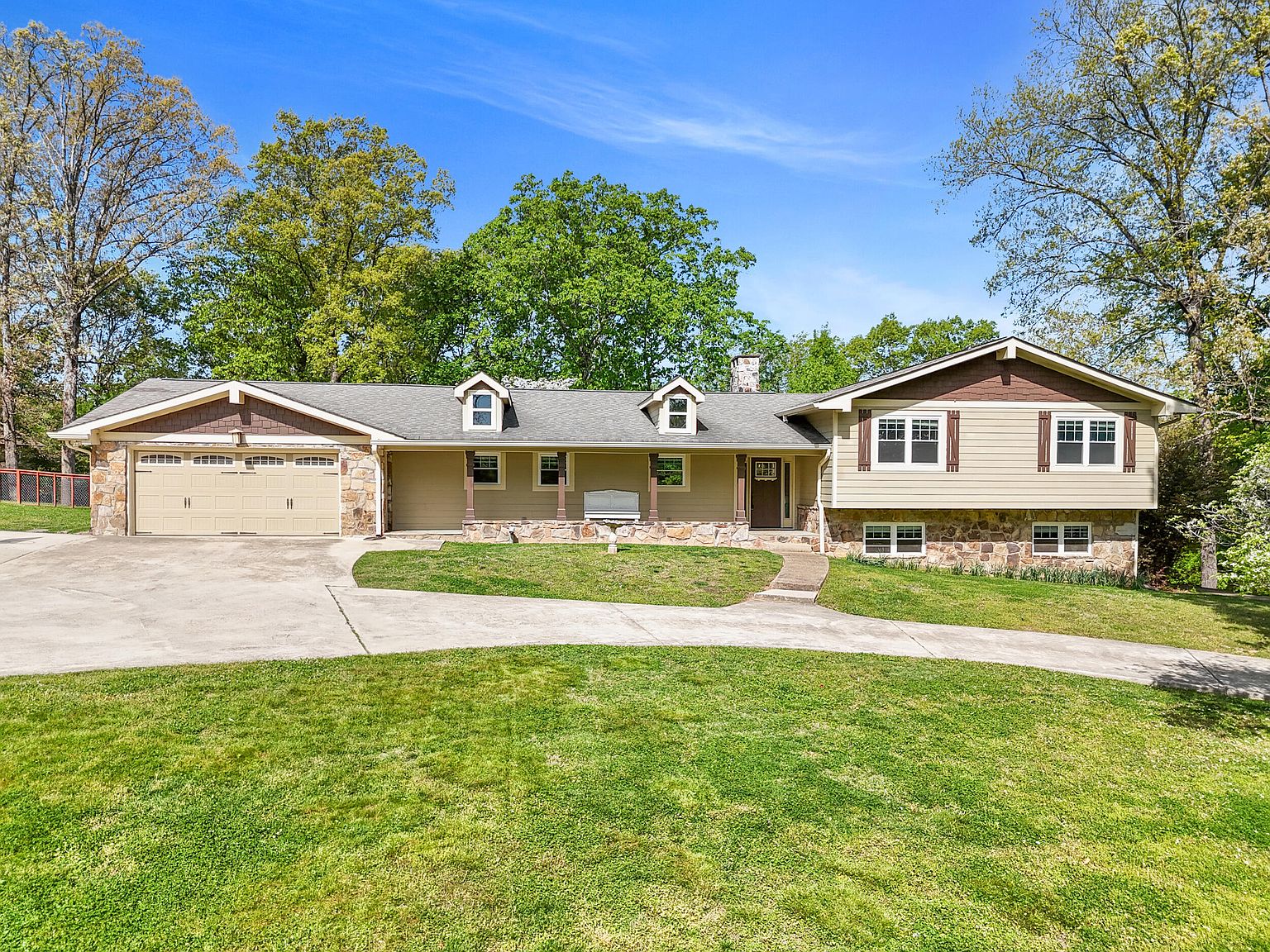 2024 Clematis Dr, Hixson, TN 37343 | Zillow