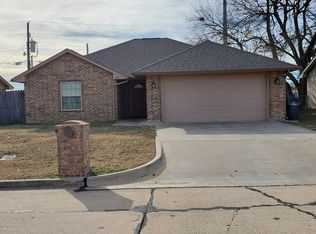 205 NE Angus St, Lawton, OK 73507