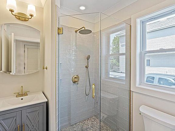 4th image of 2-17 Hartley Pl
