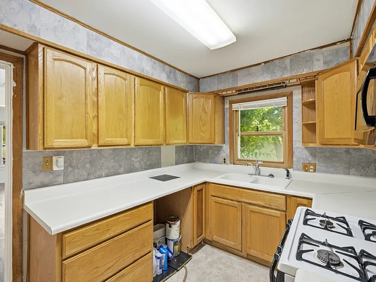 425 S 45th West Ave — Photo 6
