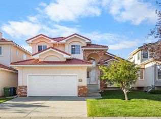 213 N Hamptons Lndg NW, Calgary, AB T3A 5R4