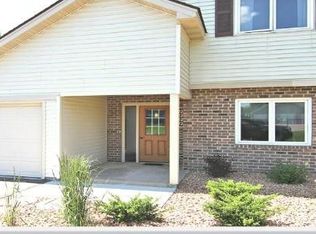 7229 Hunters Run, Eden Prairie, MN 55346