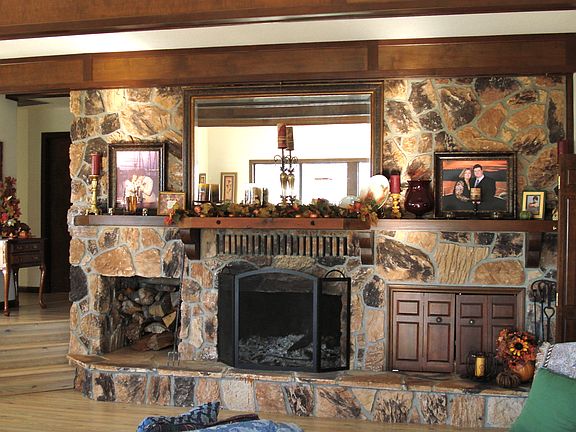 Fireplace has Heatalator