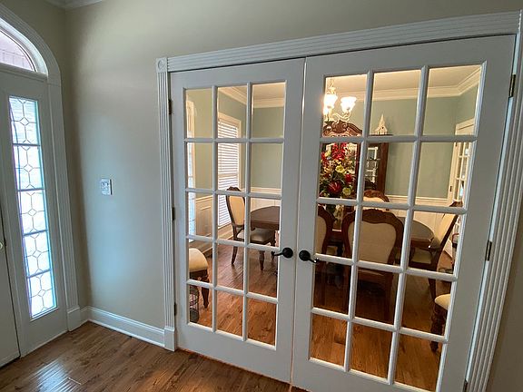 3rd image of 1001 Twin Pines Cir