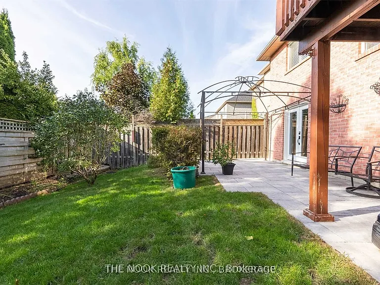 138 Huntington Cres — Photo 23