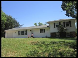 1104 Maffry Ave, Macon, MO 63552