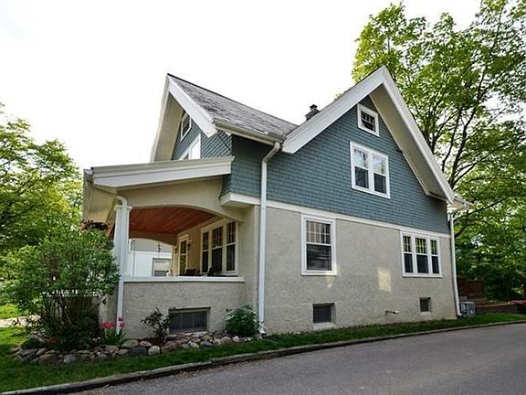 3rd image of 1034 W Liberty St