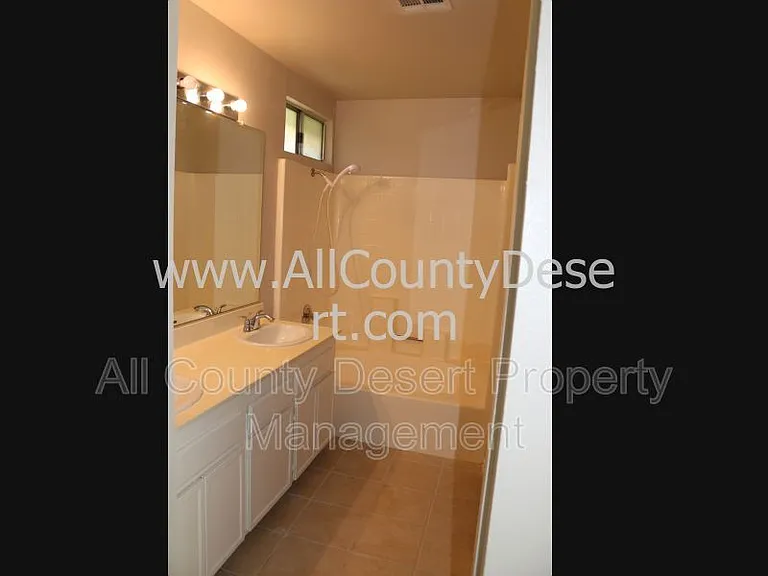 52020 Avenida Mendoza — Photo 13