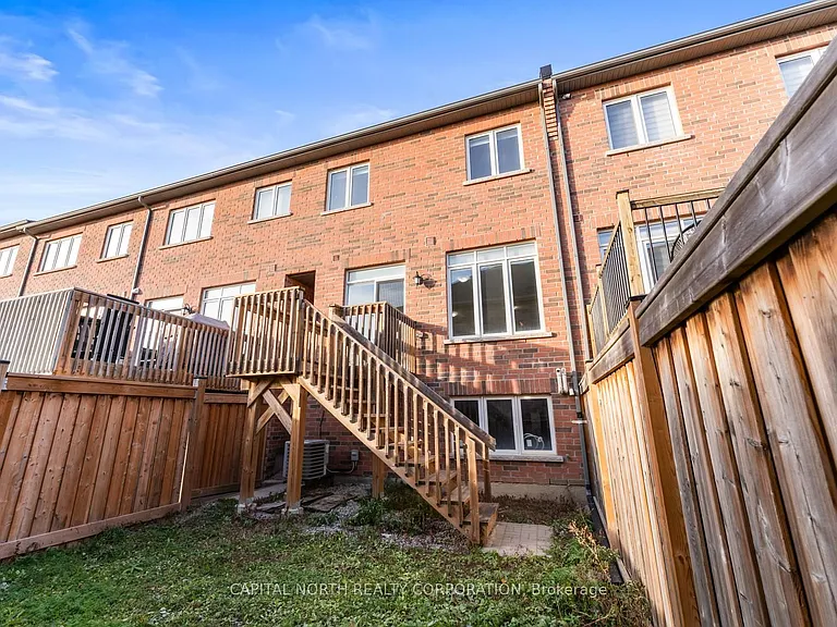 84 Fortis Cres — Photo 33