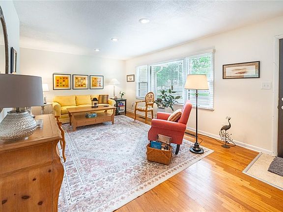 4th image of 6108 NW Klamm Dr