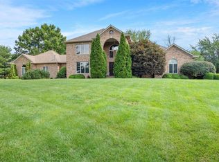 11949 Ladue Rd, Saint Louis, MO 63141