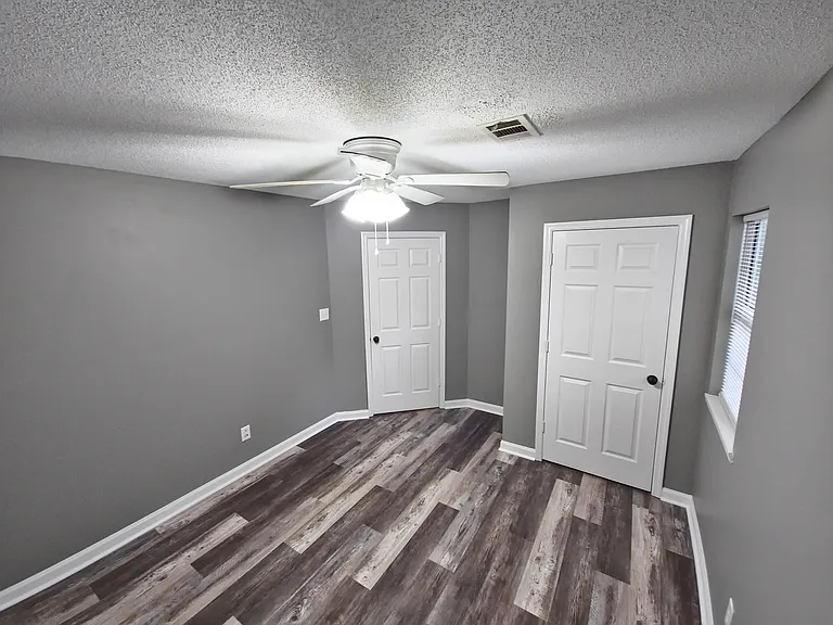 105B Thames Rd — Photo 8