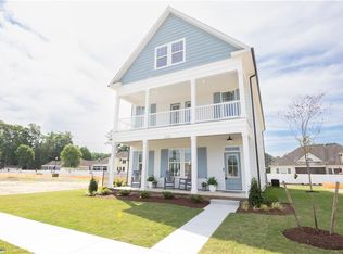 385 Scotland Ln, Chesapeake, VA 23320