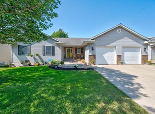 229 E Terrace Dr, Center Point, IA 52213