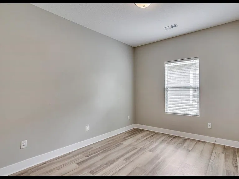 1525 S Edwards Ave — Photo 11