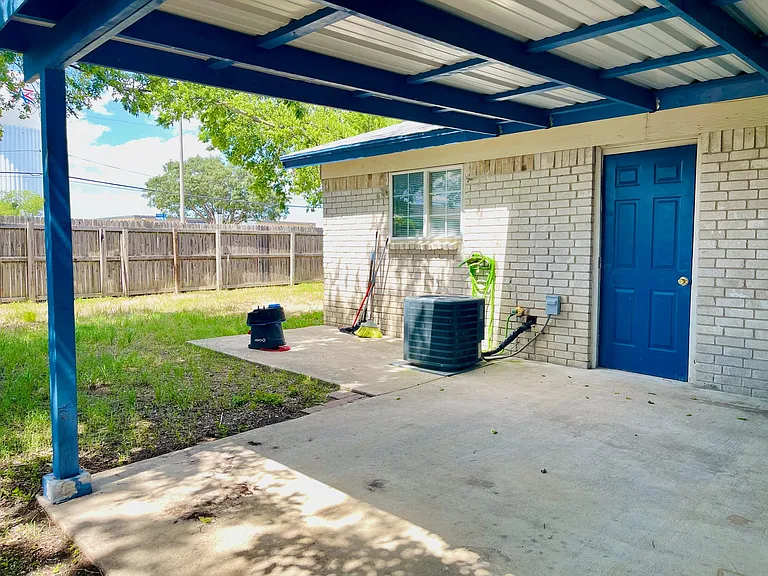 3400 Pleasant Valley Ln — Photo 12