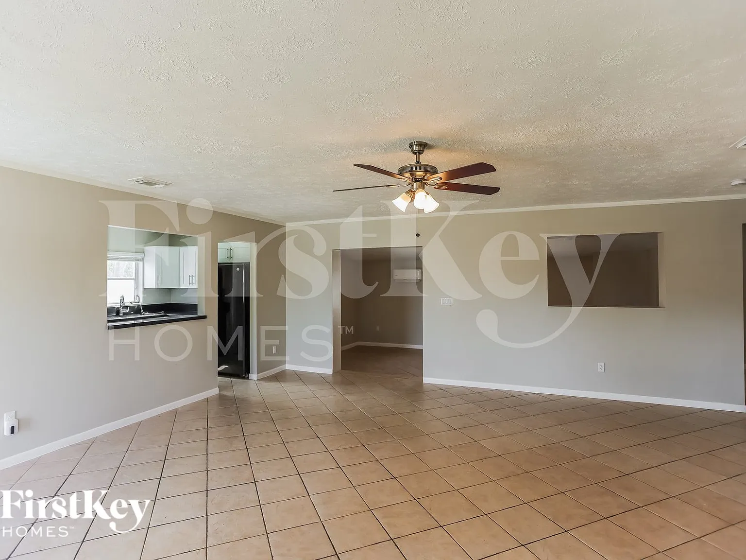 3 bed, 2.0 bath, 1724 sqft, $3,320 — Photo 4