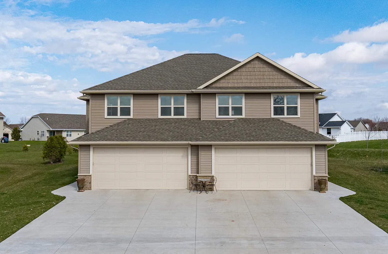 4 bed, 2.5 bath, 2150 sqft, $2,725 — Photo 2