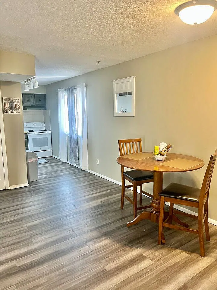 1 bed, 800 sqft, $815 — Photo 2