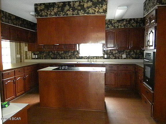 5th image of 4000 Lakeside Dr