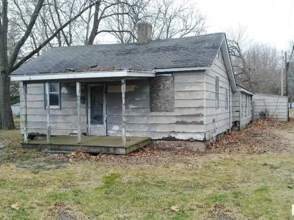 207 N Finis St, Virden, IL 62690