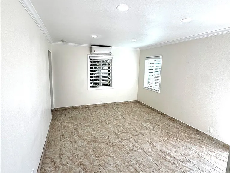 9105 Margaret St — Photo 15