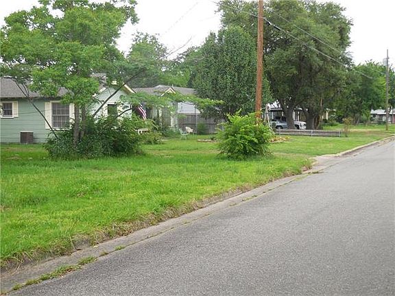 4th image of 1041 Mulberry St