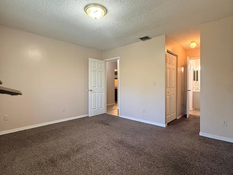 470 Crabapple Ct #D — Photo 5