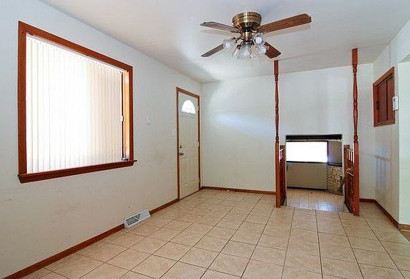 4th image of 395 Greenbay Ave