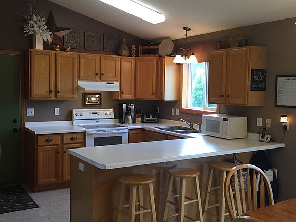 2nd image of 837 Lancer Dr NE