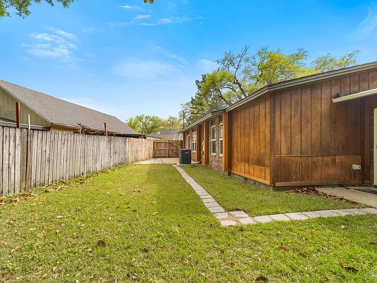 3023 Cedarwood Village Ln — Photo 47