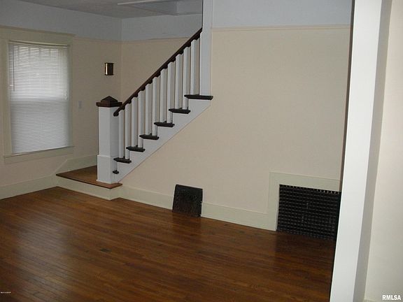 5th image of 106 N Almond St