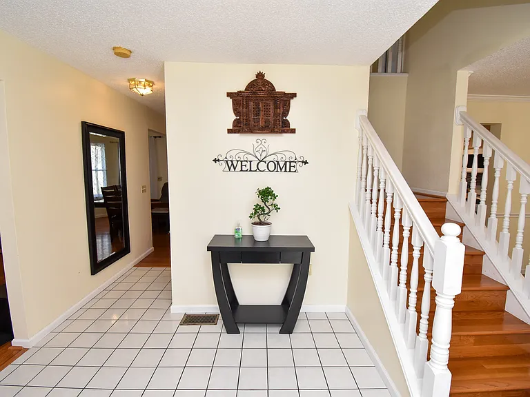 2570 Country Club Dr — Photo 23