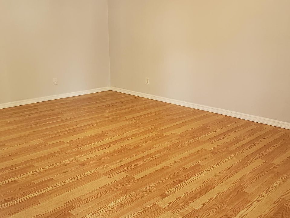 1st image of 13549 Embassy Park Ct