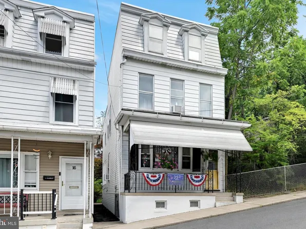 18 Mary St, Pottsville, PA 17901
