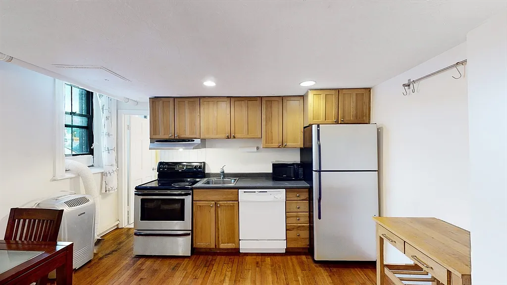 2 bed, 1.0 bath, 711 sqft, $3,050 — Photo 4