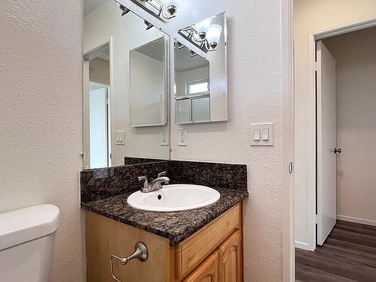 Florida Street Apartments — Photo 25