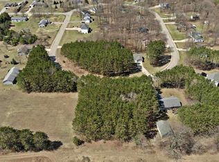 413 Maplebrooke Ln, Cadillac, MI 49601