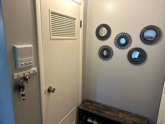 2nd image of 1101 Mercury Dr Unit 1D