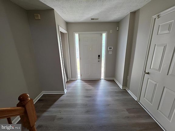 3rd image of 16420 Eider St
