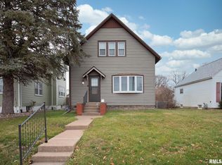 2010 2nd St, Moline, IL 61265