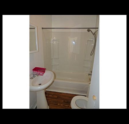 4th image of 1604 Edgemont Ave