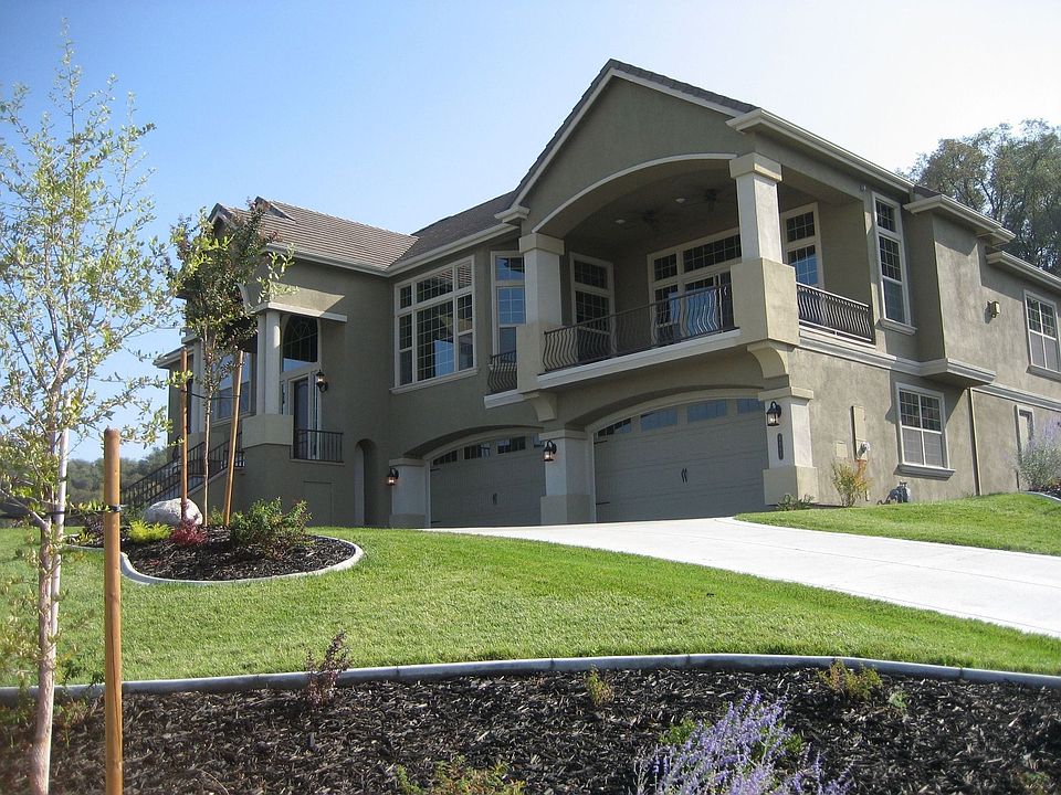 Big time "WOW!" factor!!!! This home will absolutely take your breath away!