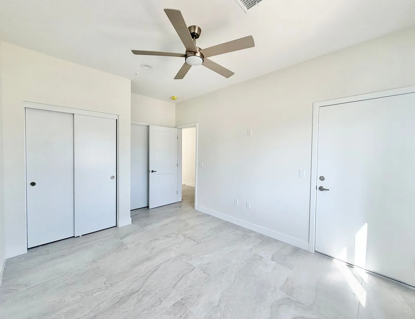 Available Now!! Beautiful 4 Bedroom 3 Bathroom Home In Cathedral City! — Photo 4