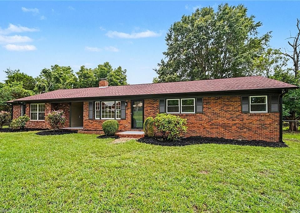 1st image of 3667 Clover Dr