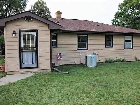 5th image of 3335 Seward Ave