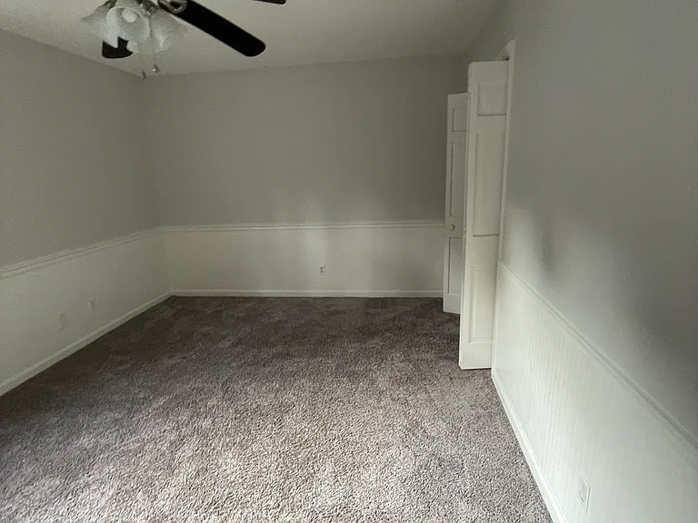 206 Rodborough Rd — Photo 25